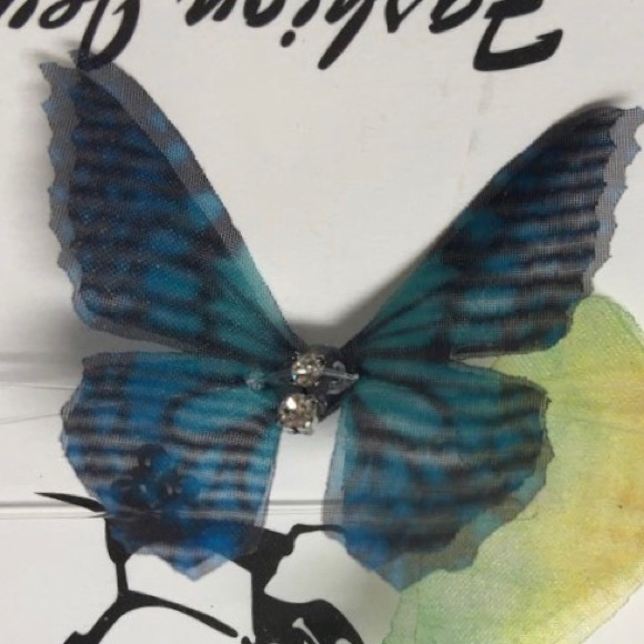 Floating Butterflies Necklace - Picture 2 of 3